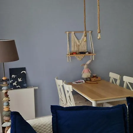 W Lesie Nad Morzem I Jeziorem Porto Z Ogrodkiem ウェバ
